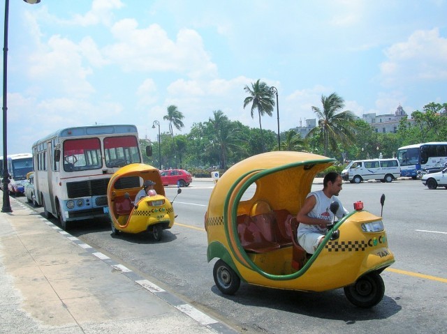 Comment se déplacer à Cuba: coco taxi - Blog voyage Smilingandtraveling