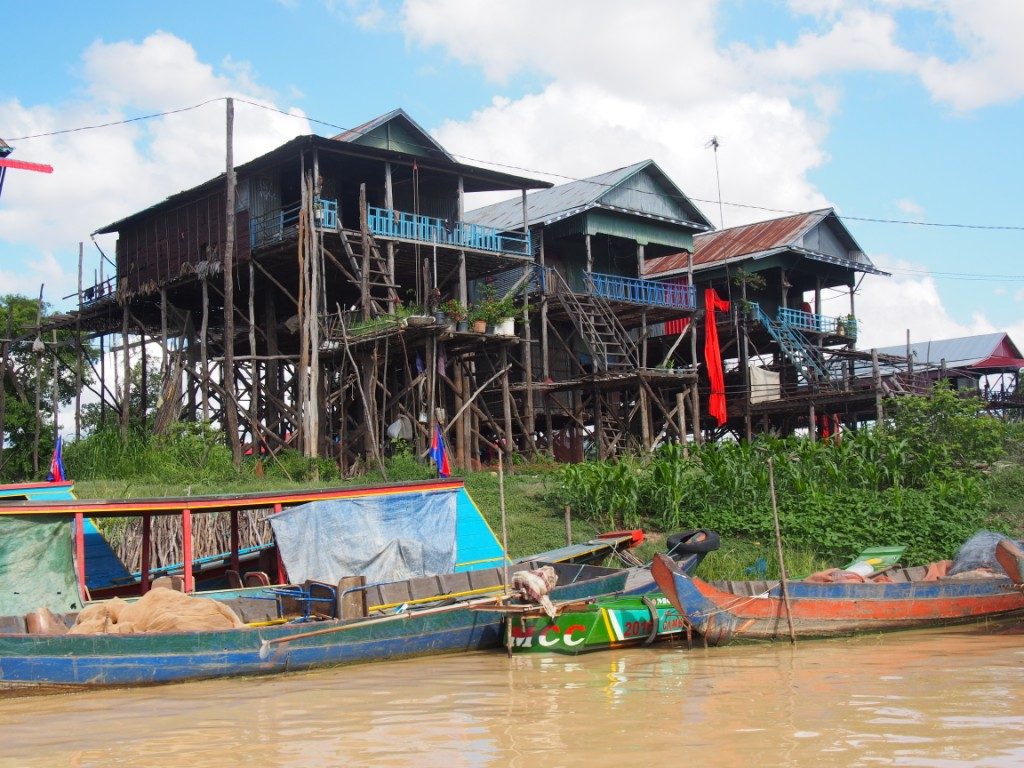 Maisons sur pilottis Villages Flottants Kompong Phluk Tonle Sap au Cambodge