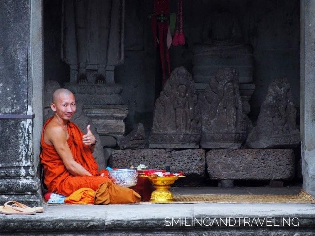 Moine dans les temples d'Angkor au Cambodge