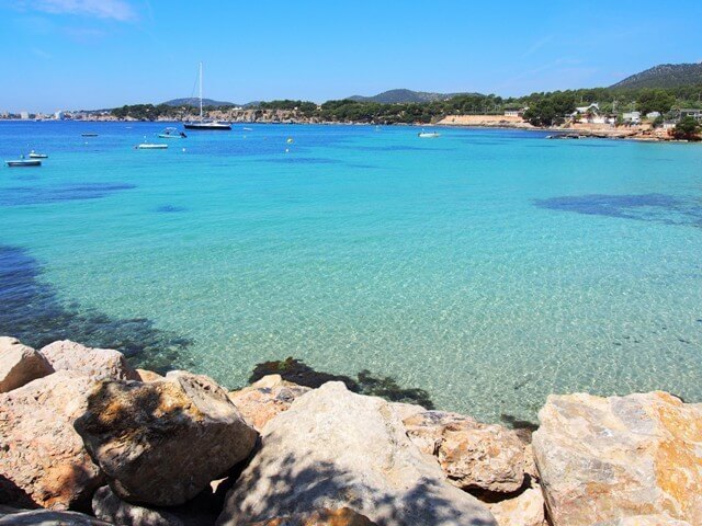 Puerto Portals - crique et plage eau turquoise à Mallorca, pas loin de Palma