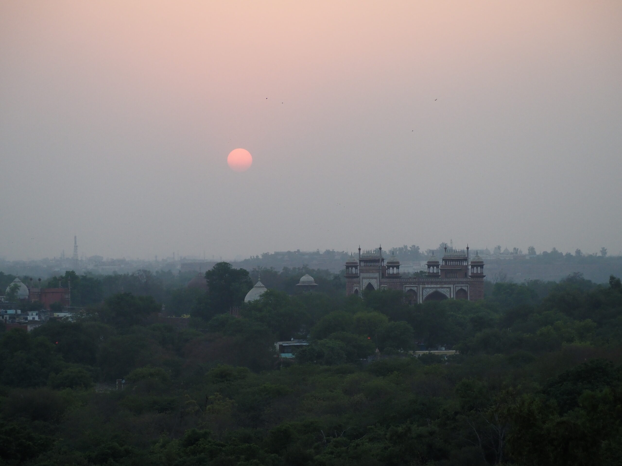 vue sur le Taj Mahal depuis l'hôtel à Agra