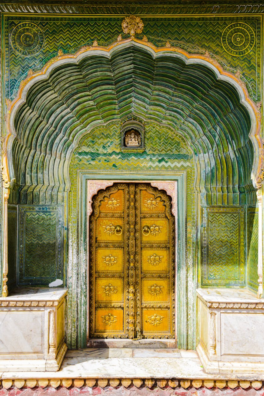 entrance to the city palace jaipur india